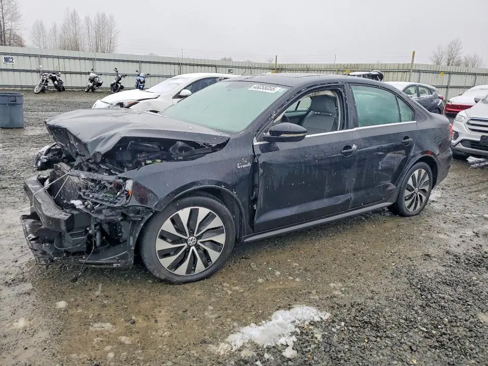 3VW637AJXEM335883