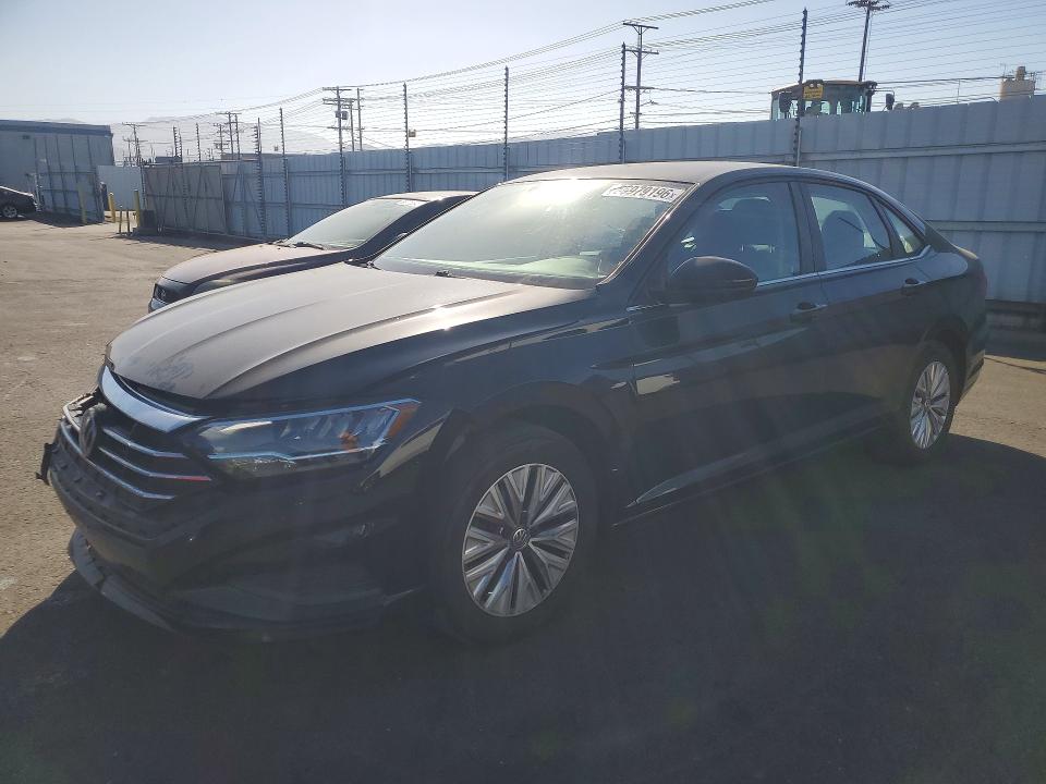 3VWCB7BU8KM203070