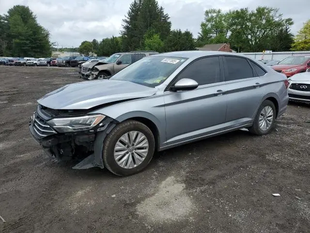 3VWCB7BU8KM221701