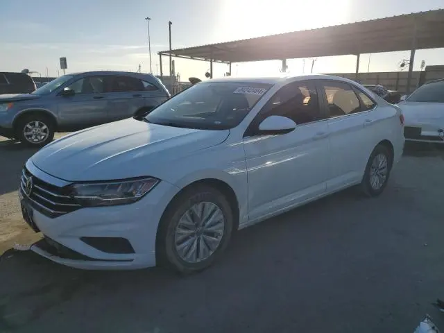 3VWCB7BU8KM240572