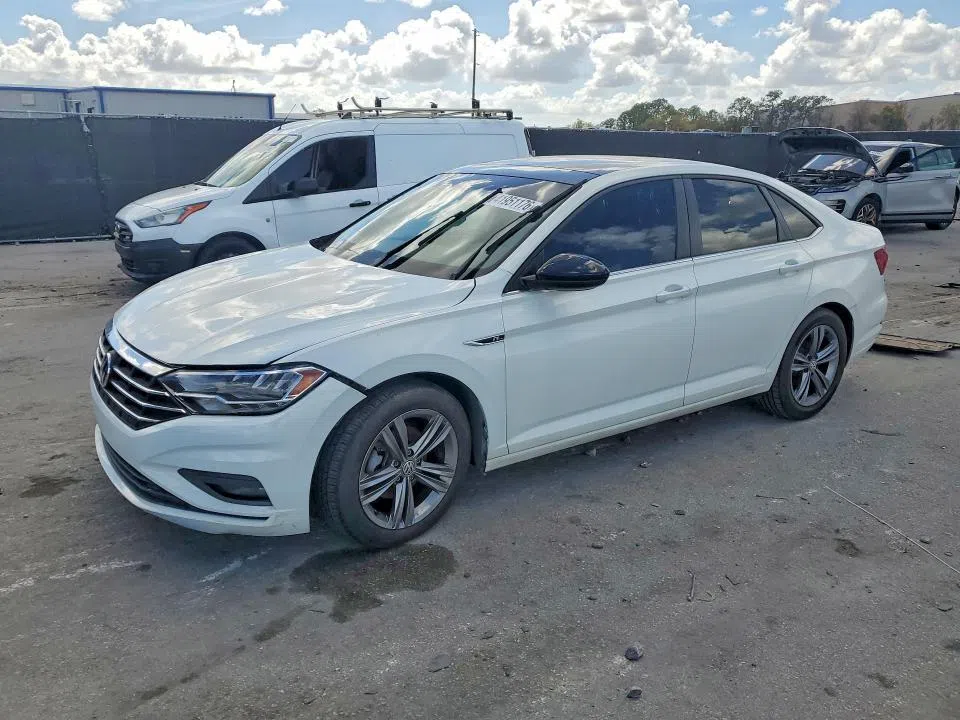 3VWCB7BU8LM072708