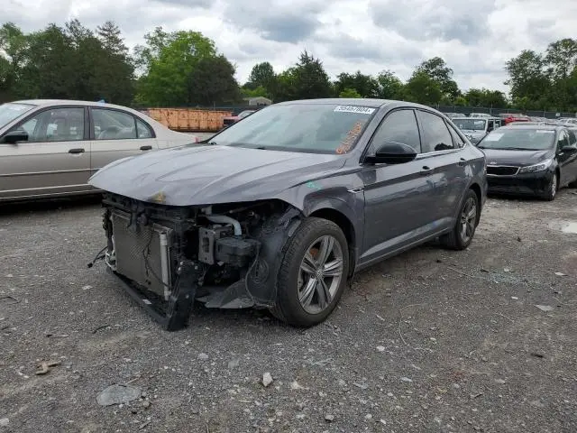 3VWCB7BU9KM242881