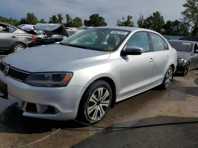 3VWD07AJ9EM240196
