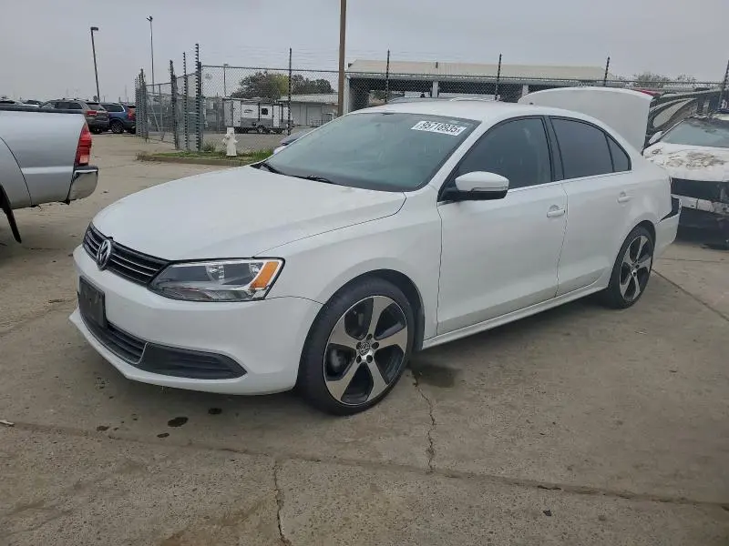 3VWD17AJ1EM286375