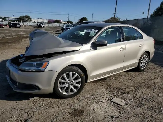 3VWD17AJ2EM240795