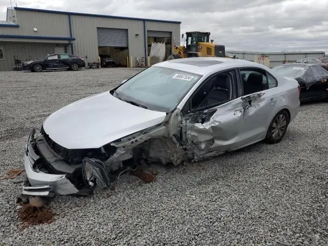 3VWD67AJ6GM327443