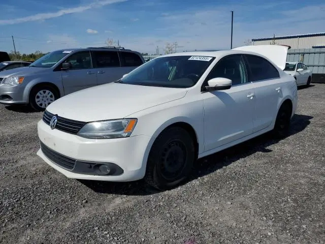 3VWDL7AJ8DM428682