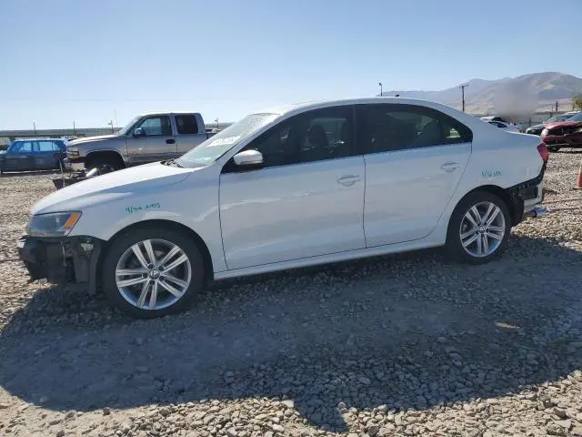 3VWLA7AJ2FM242527