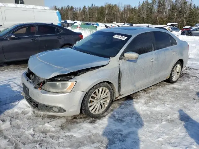 3VWLL7AJ0BM102402