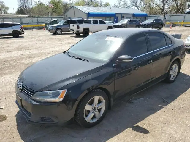 3VWLL7AJ2DM203752