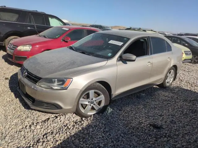 3VWLL7AJ2DM208868