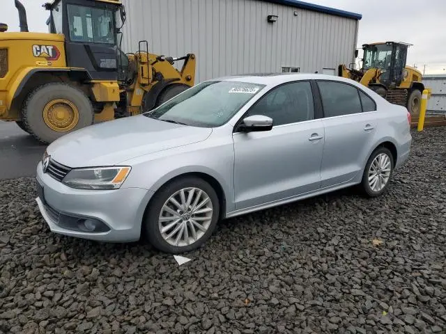 3VWLL7AJ2DM242096
