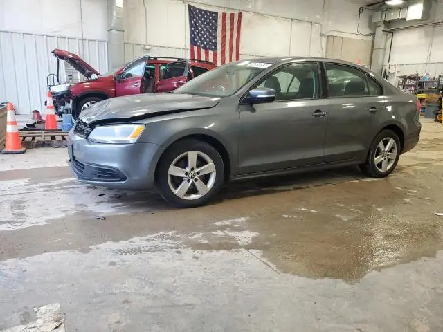 3VWLL7AJ4BM033665