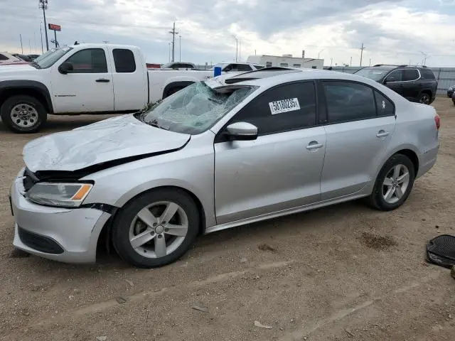 3VWLL7AJ4BM084843