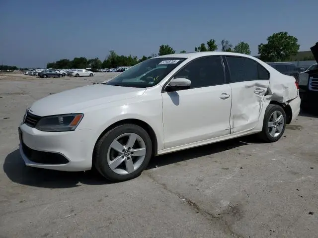 3VWLL7AJ4CM319369