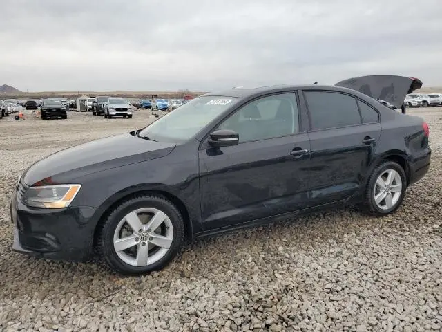 3VWLL7AJ4CM390684