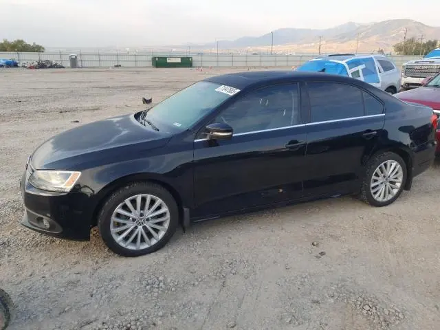 3VWLL7AJ4EM404473