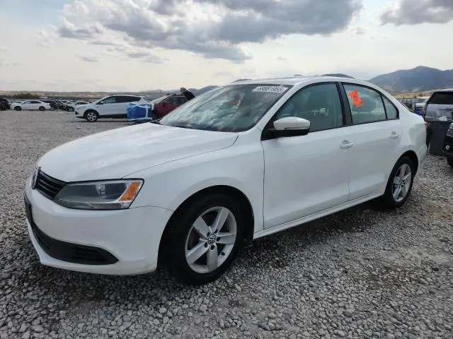 3VWLL7AJ5CM338710