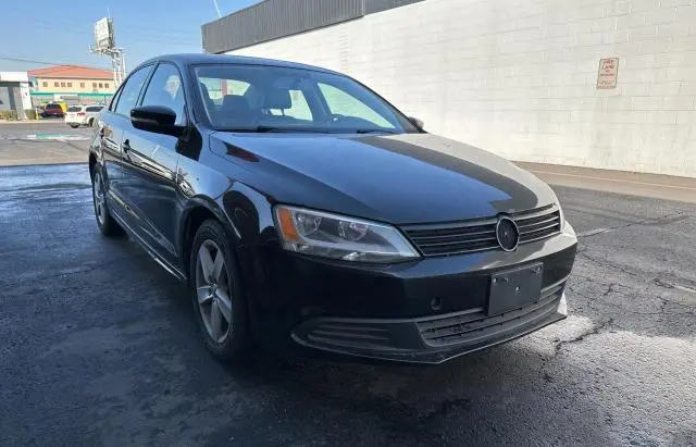 3VWLL7AJ5CM359704