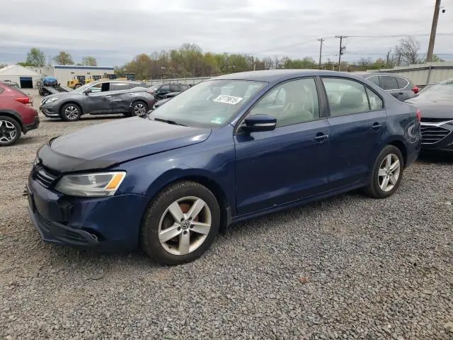 3VWLL7AJ5CM400879