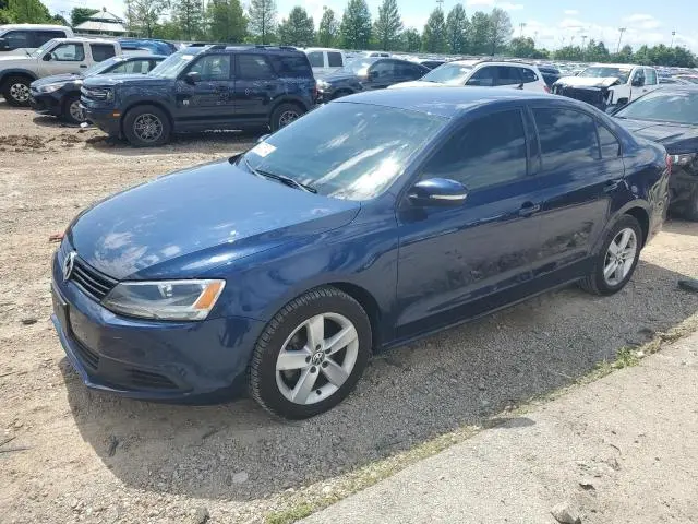 3VWLL7AJ6CM037735