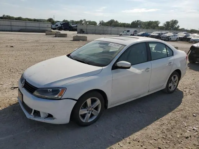 3VWLL7AJ6CM425211