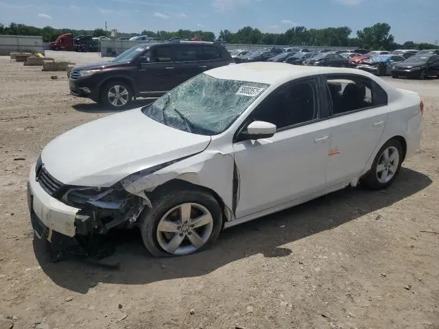 3VWLL7AJ7CM007899