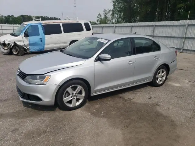 3VWLL7AJ7CM323755