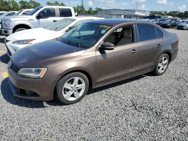 3VWLL7AJ8CM071062