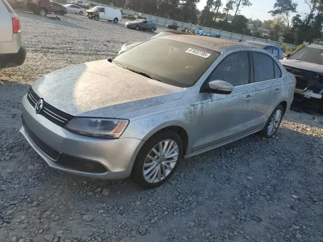 3VWLL7AJ8DM385912