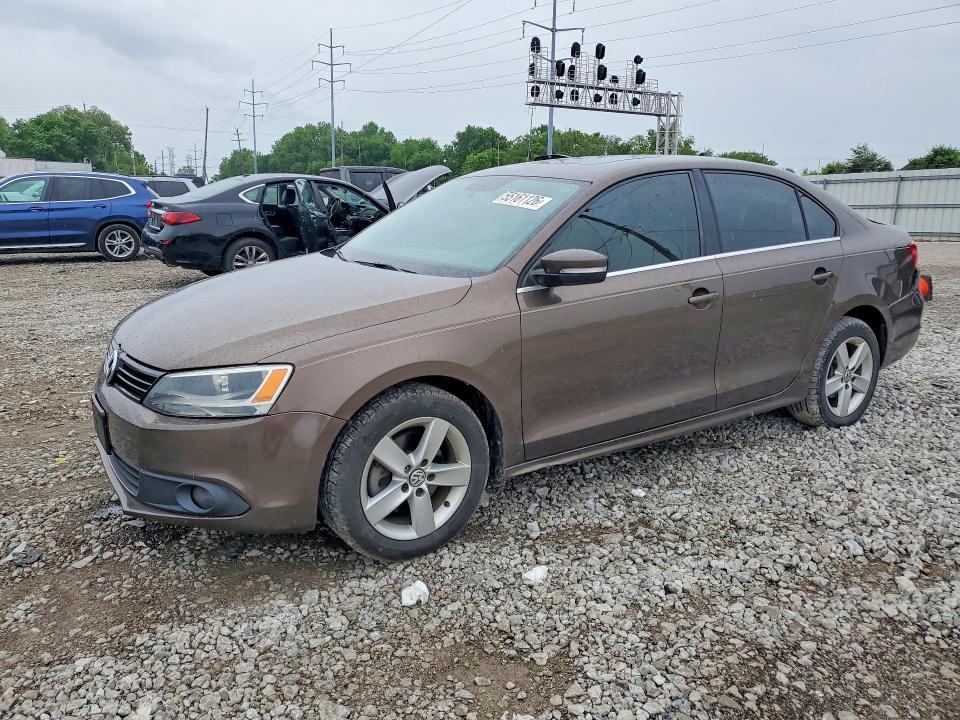 3VWLL7AJ9CM038152