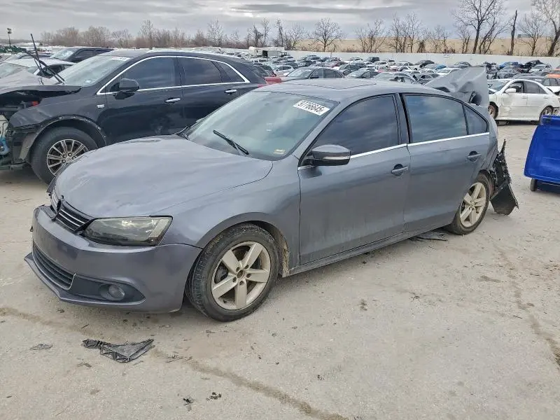 3VWLL7AJ9CM321117