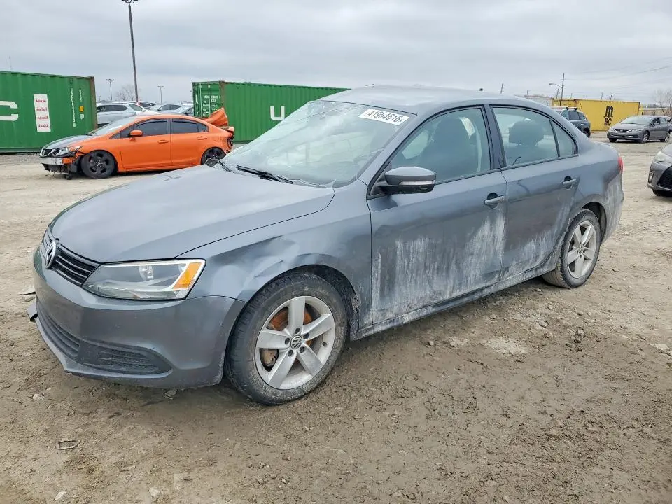 3VWLL7AJ9CM375047