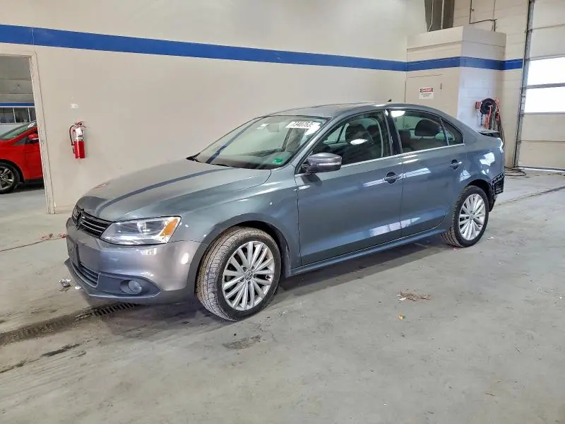 3VWLP7AJ8CM325096