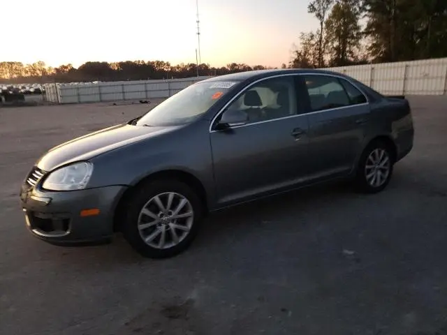 3VWRZ7AJ8AM027682
