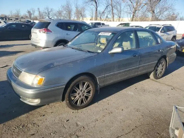 4T1BF18B9XU305837