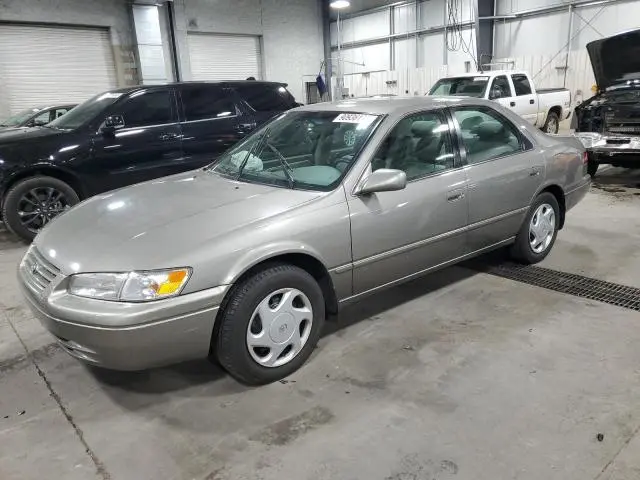 4T1BF22K9WU051768