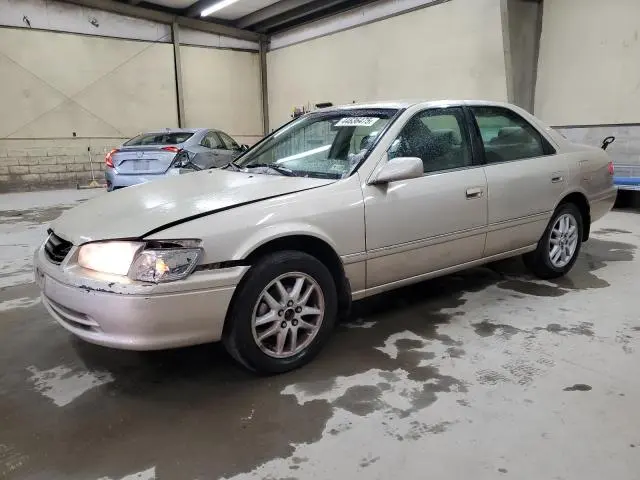 4T1BF22K9YU952321