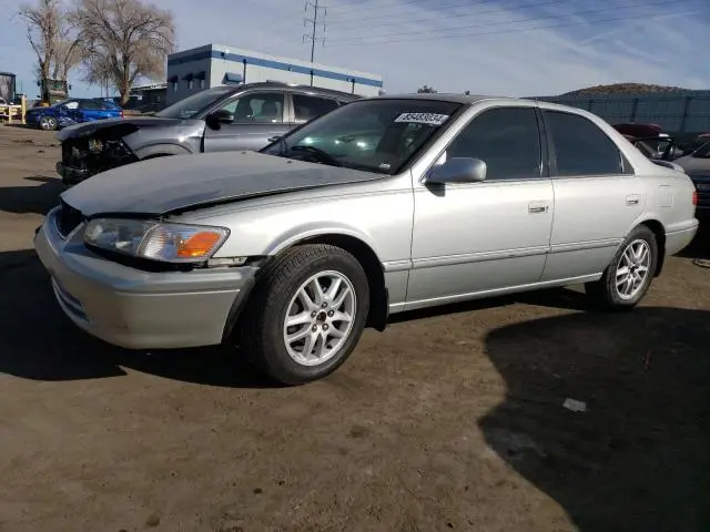 4T1BF28K2YU107611