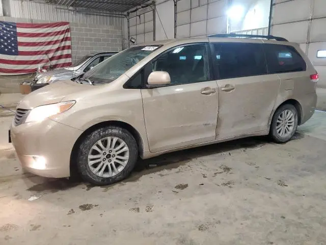 5TDYK3DC0CS242890