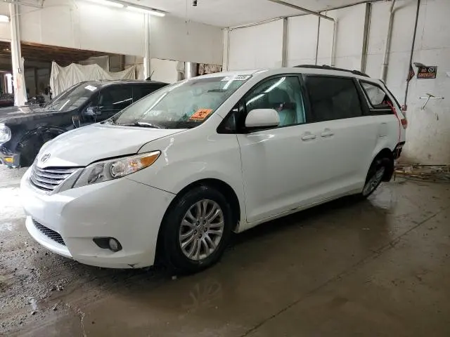5TDYK3DC8CS271070