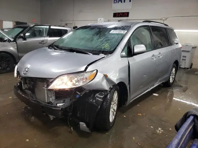 5TDYK3DC9CS239812