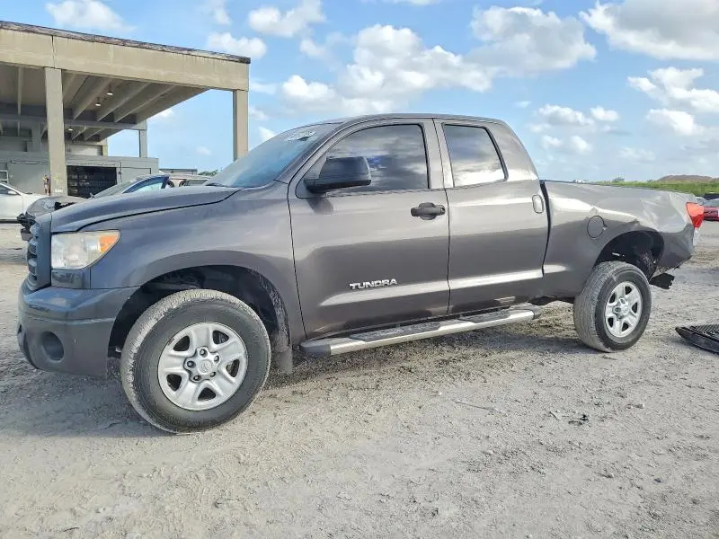 5TFRM5F11BX028196