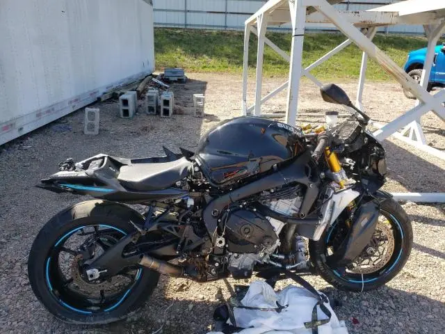 JS1DM11HXR7100444