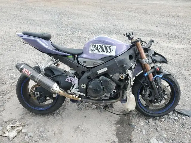 JS1GT76A162103952