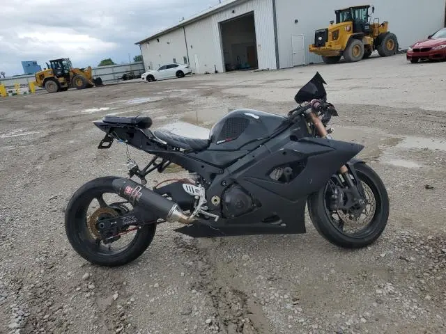 JS1GT76A352105054