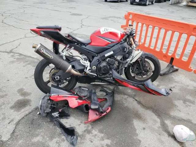 JS1GT76A362103659
