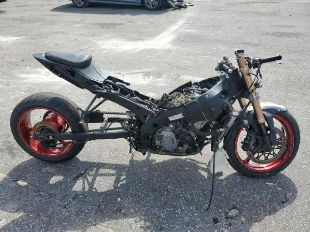 JS1GT76A562108913