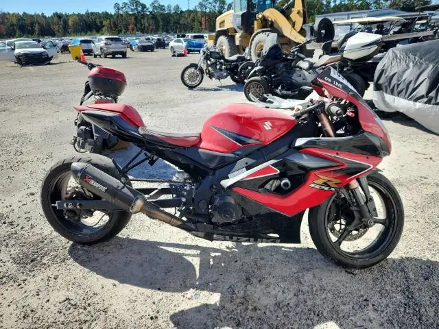 JS1GT76A762105561