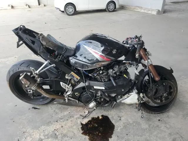 JS1GT76A852108886